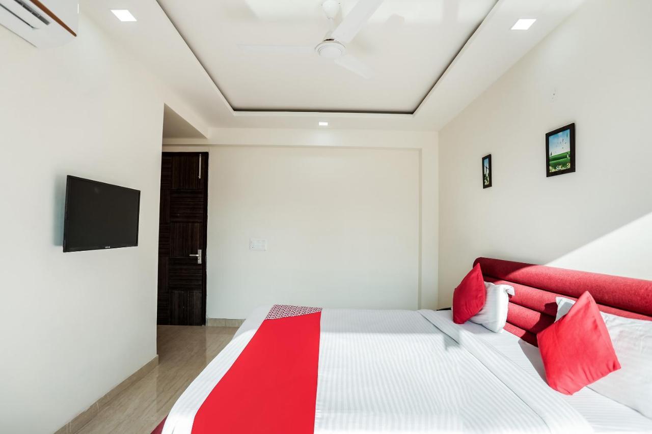 غورغاون Oyo 65118 Hotel Vatika المظهر الخارجي الصورة